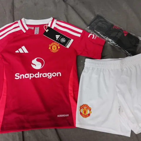 MANCHESTER UNITED KIDS FOOTBALL KIT - UK 2-3YRS