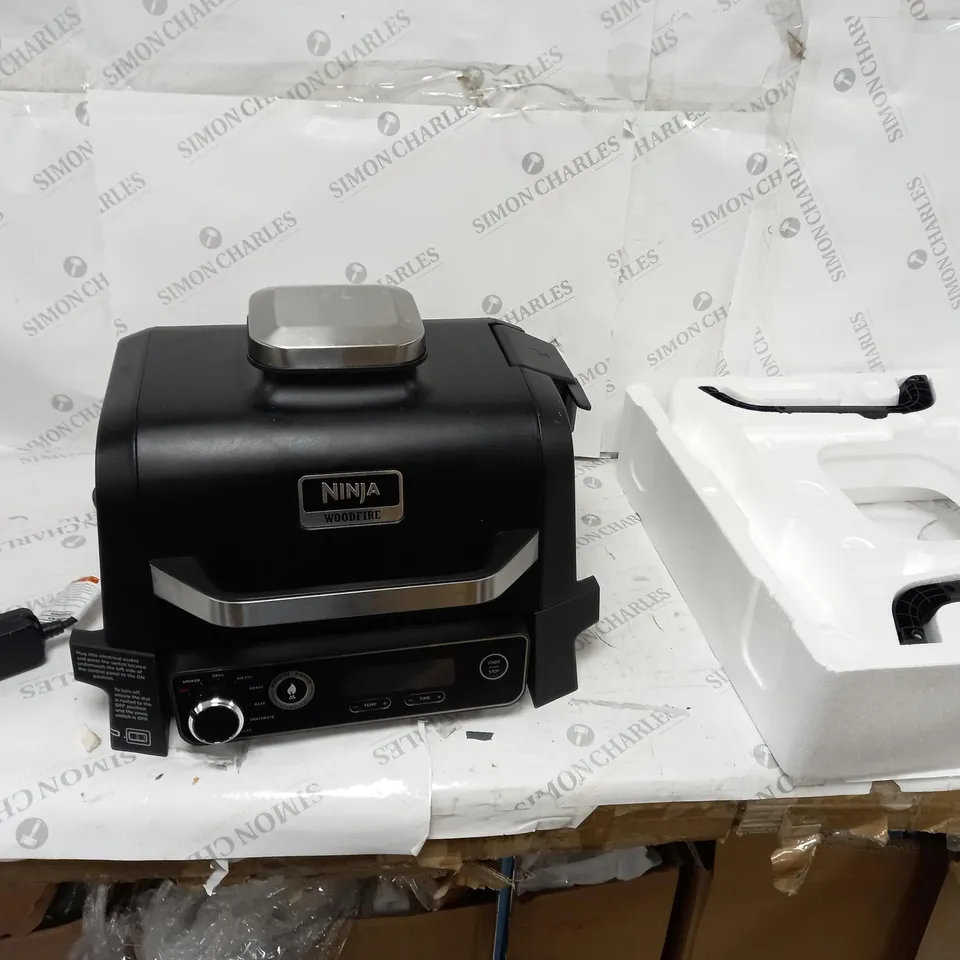 BOXED NINJA WOODFIRE ELECTRIC BBQ GRILL & SMOKER OG701UKQ