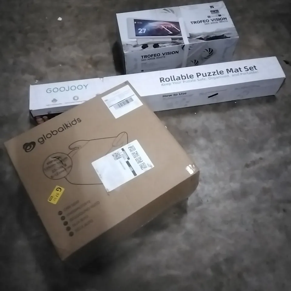 PALLET OF HOUSEHOLD ITEMS TO INCLUDE CAR SEAT, ROLLABLE PUZZLE MAT SET,TROFEO VISION 360 ARGB WHITE AND OTHER ASSORTED ITEMS...