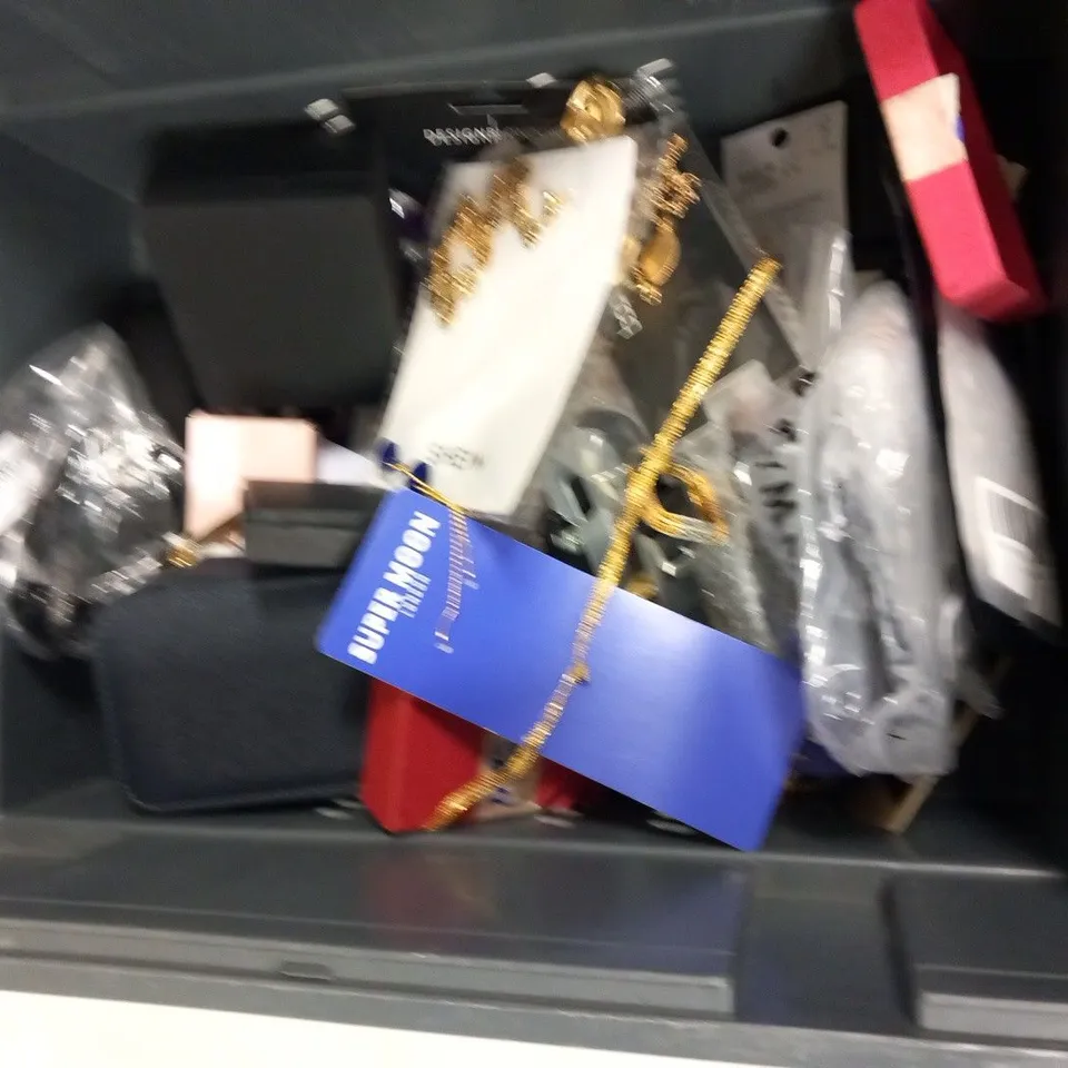 LARGE QUANTITY OF ASSORTED JEWELLERY TO INCLUDE; SHEIN, SUPER MOON, BOOHOO AND DESIGN B LONDON