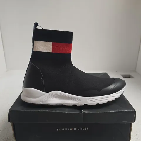 BOXED PAIR OF TOMMY HILFIGER BLACK BOOTIE SNEAKER – UK SIZE 7