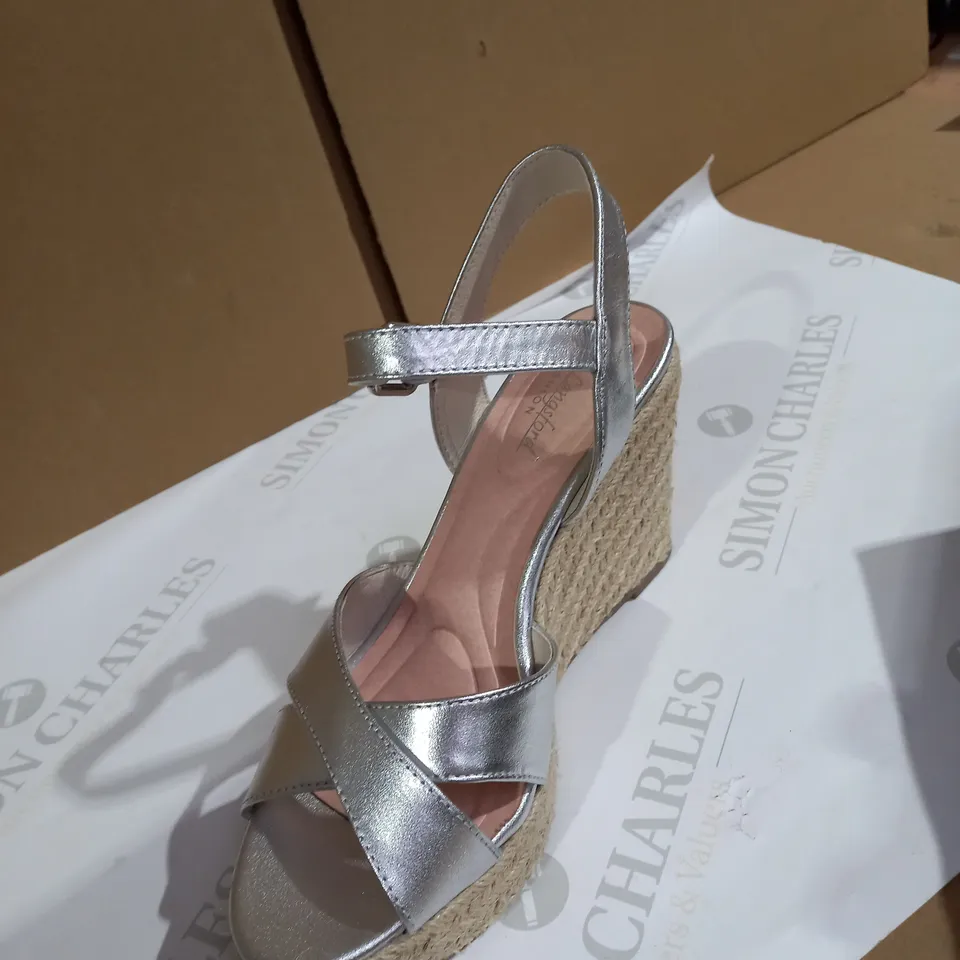 RUTH LANGSFORD SILVER SANDALS SIZE 5