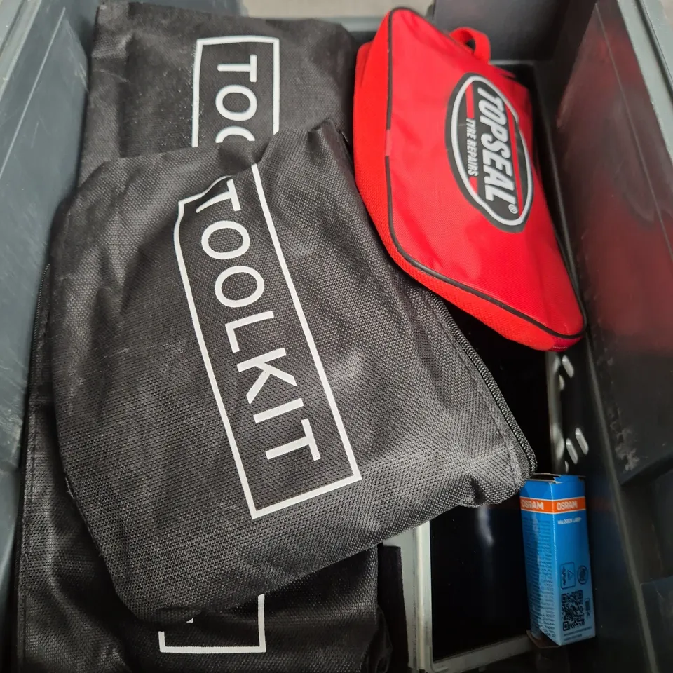 TOTE OF APPROXIMATELY. 10 ASSORTED CAR ITEMS TO INCLUDE  TOOL KITS , AND A CAR PLAY SCREEN 