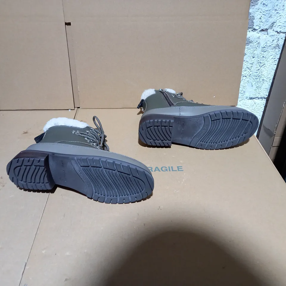 EMU AUSTRALIA OKAB DARK OLIVE BOOT SIZE 5 