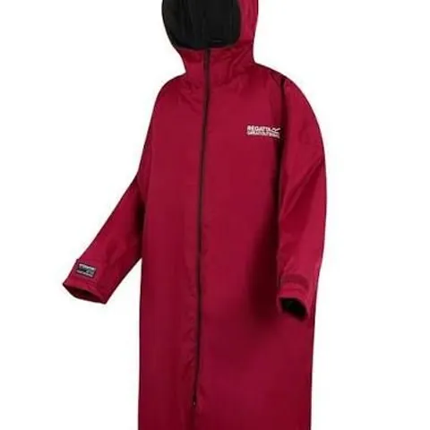 REGATTA ADULTS UNISEX WATERPROOF CHANGING ROBE - BURGUNDY - SIZE L / XL