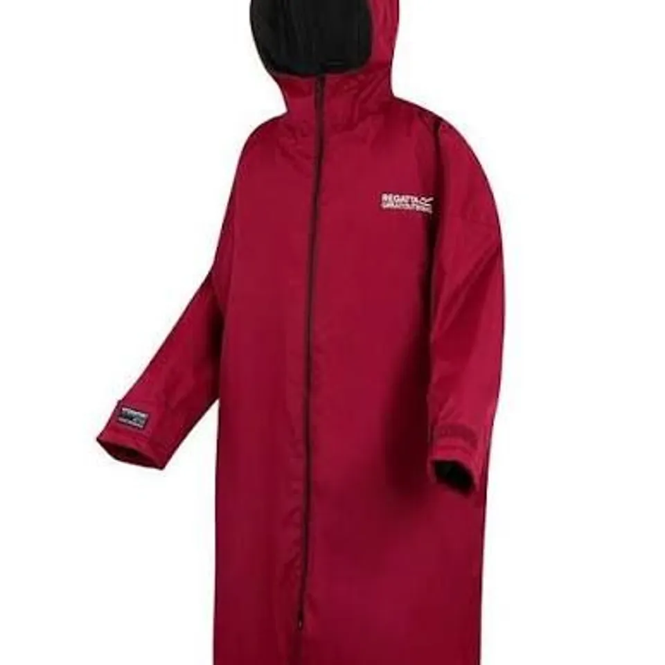 REGATTA ADULTS UNISEX WATERPROOF CHANGING ROBE - BURGUNDY - SIZE L / XL