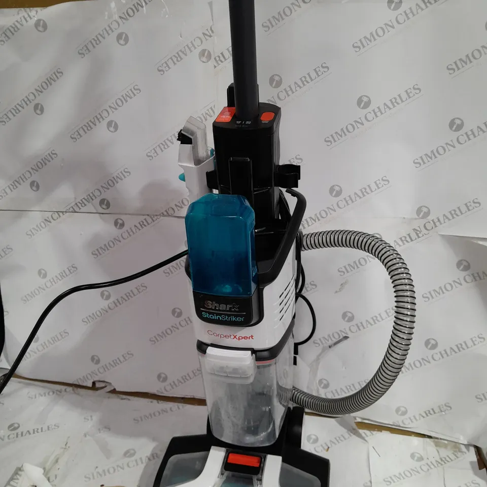 SHARK CARPET XPERT DEEP CARPET CLEANER & BUILT IN STAIN STRIKER EX200UK