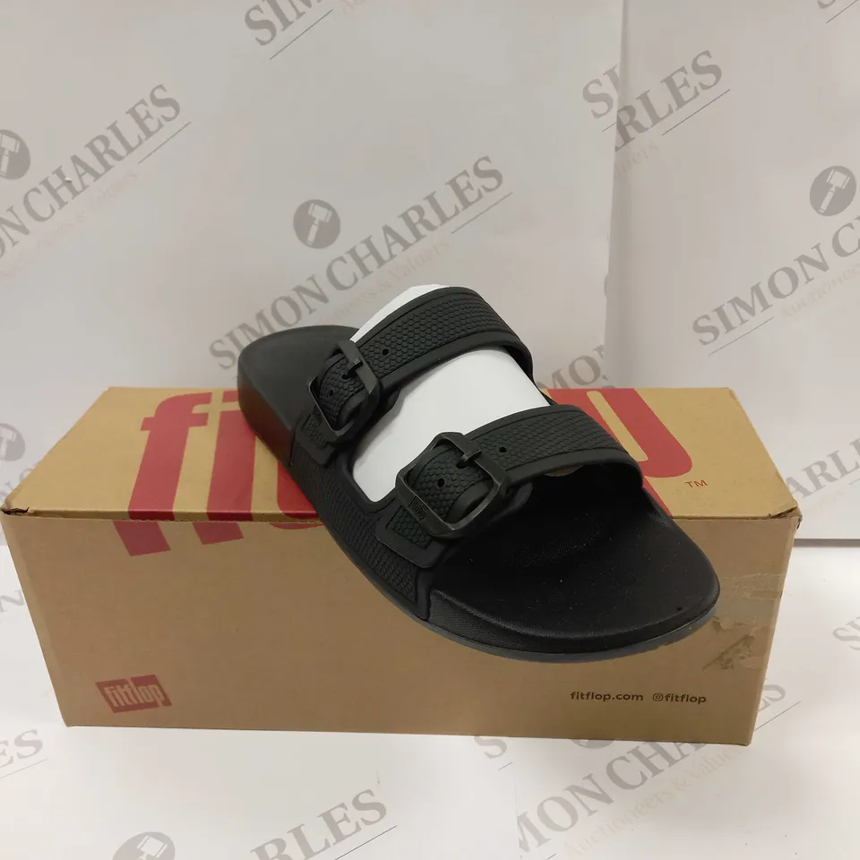 BOXED PAIR OF FITFLOP IQUSHION TWO-BAR BUCKLE SLIDES IN BLACK UK SIZE 6