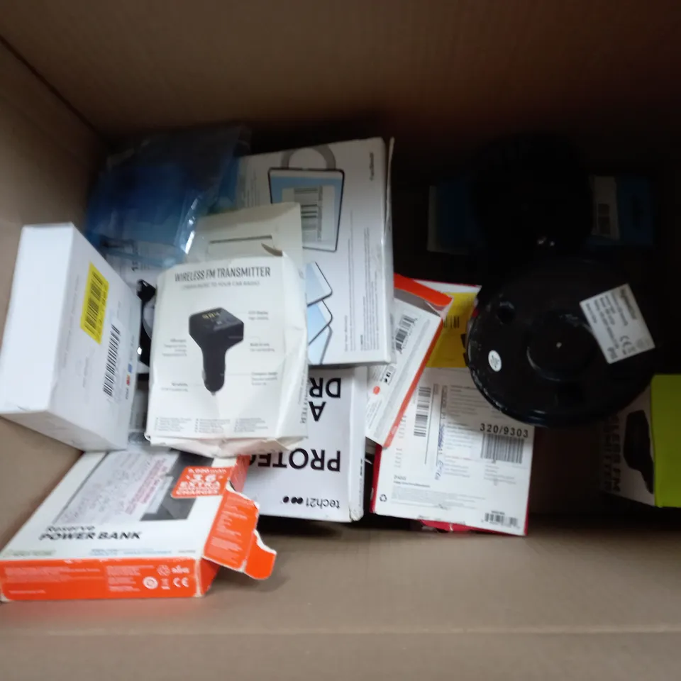 APPROXIMATELY 10 ASSORTED ELECTRICALS TO INCLUDE RAPOO MOUSE, MAGNITONE NARE FACED2, LAPTOP POWER SUPPLY, ETC