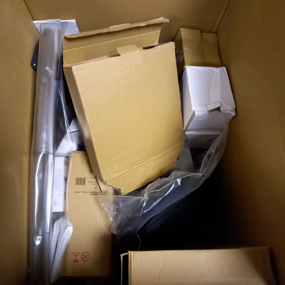 BOX OF APPROXIMATELY 15 ASSORTED HOUSEHOLD ITEMS TO INCLUDE KITCHEN CADDY, CARRY BAG, SOLAR LIGHTS ETC 