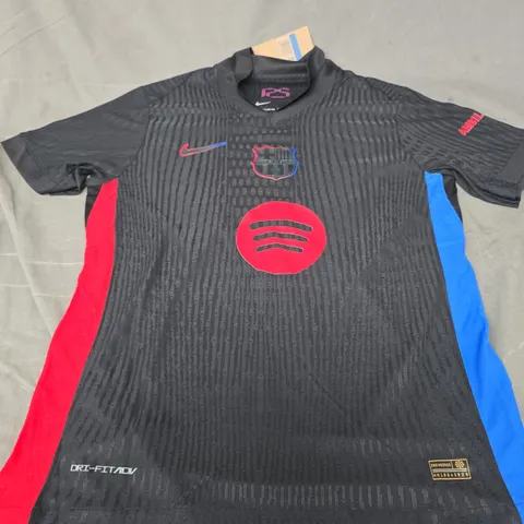 NIKE FC BARCELONA FOOTBALL SHIRT – LAMINE YAMAL 19 (MEN'S M) – UNHCR
