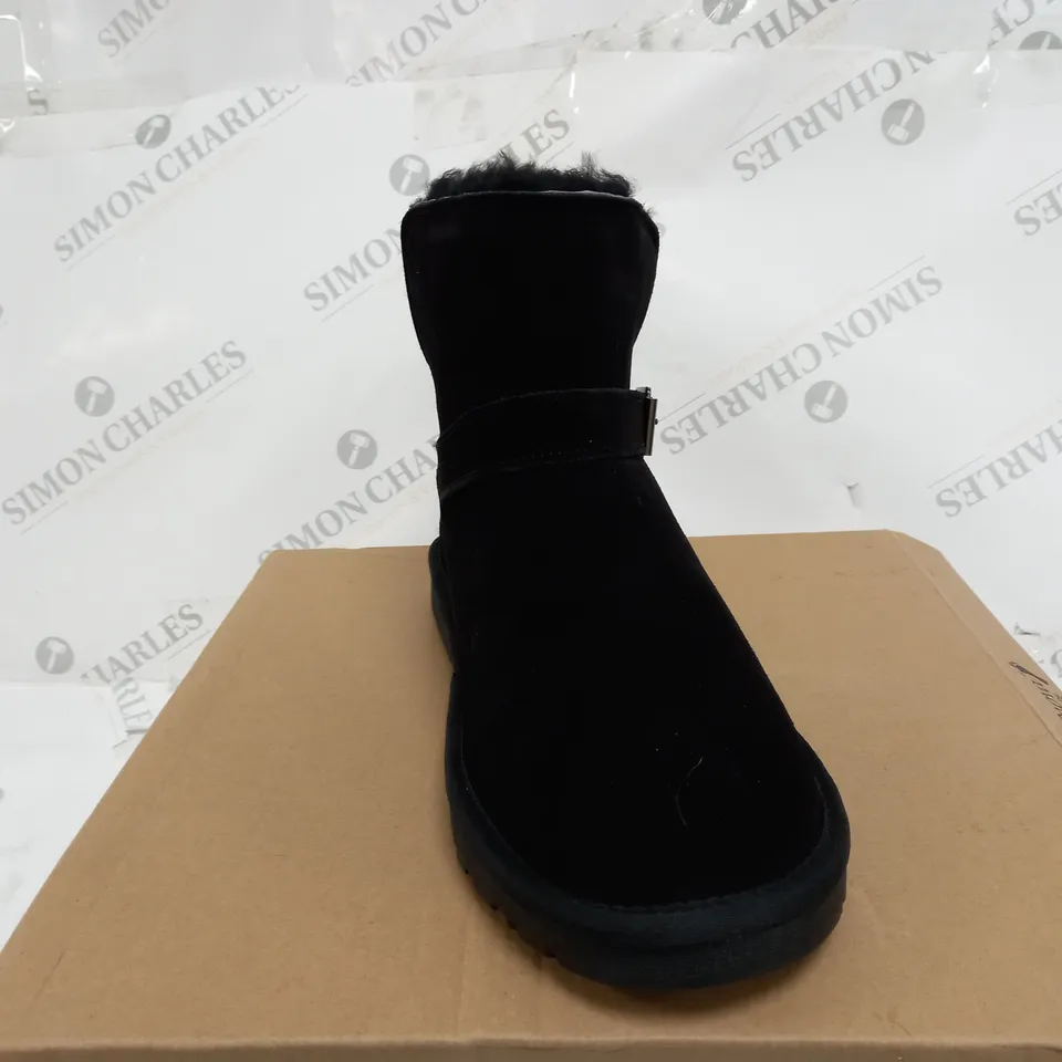 BONOVA HANDMADE SHEEP SKIN MID CHESTNUT - SIZE 9