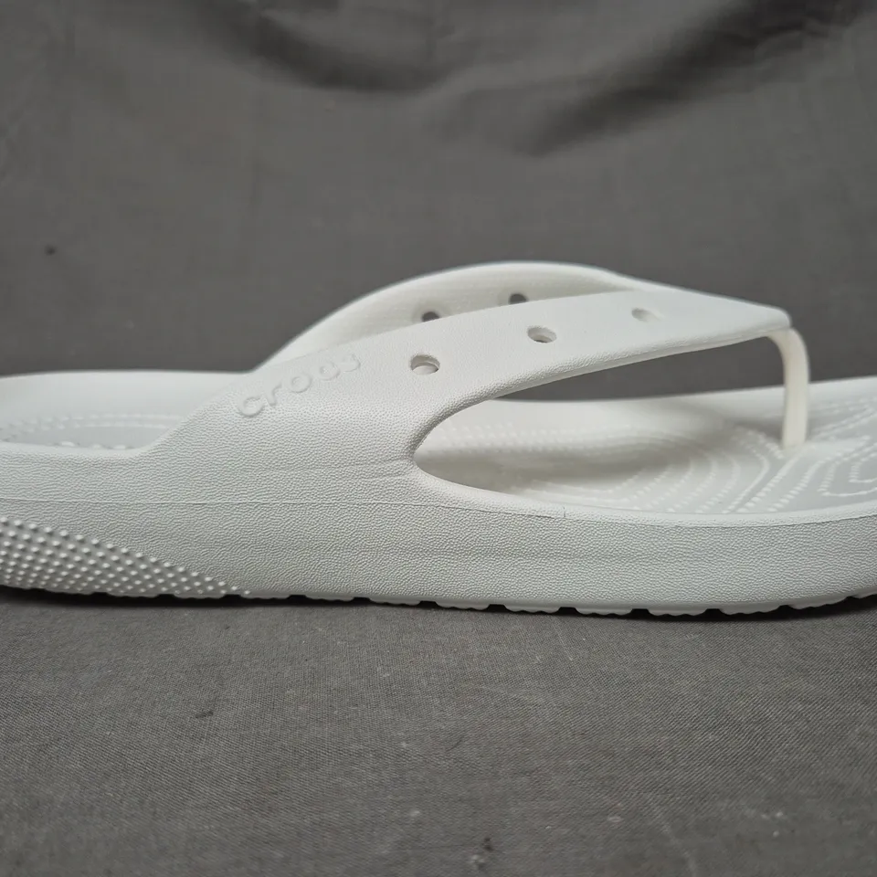 PAIR OF CROCS CLASSIC FLIP-FLOPS IN WHITE UK SIZE M9/W10