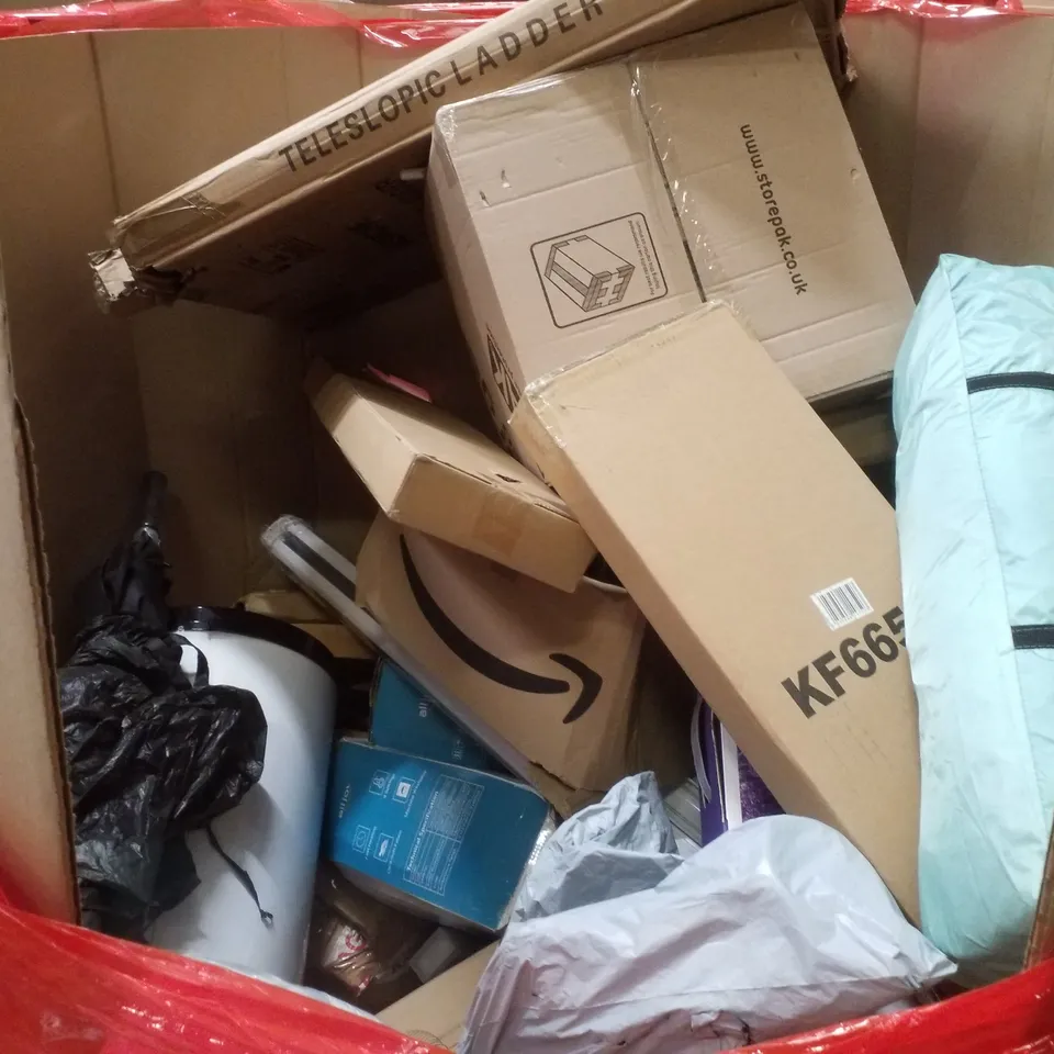 PALLET CONTAINING ASSORTED PRODUCTS INCLUDING TOILET SEAT COVER, ELECTRIC HEATED BLANKET,  POWER STRIP, ROLLER BLIND & AUDIO SOUNDPROOFING