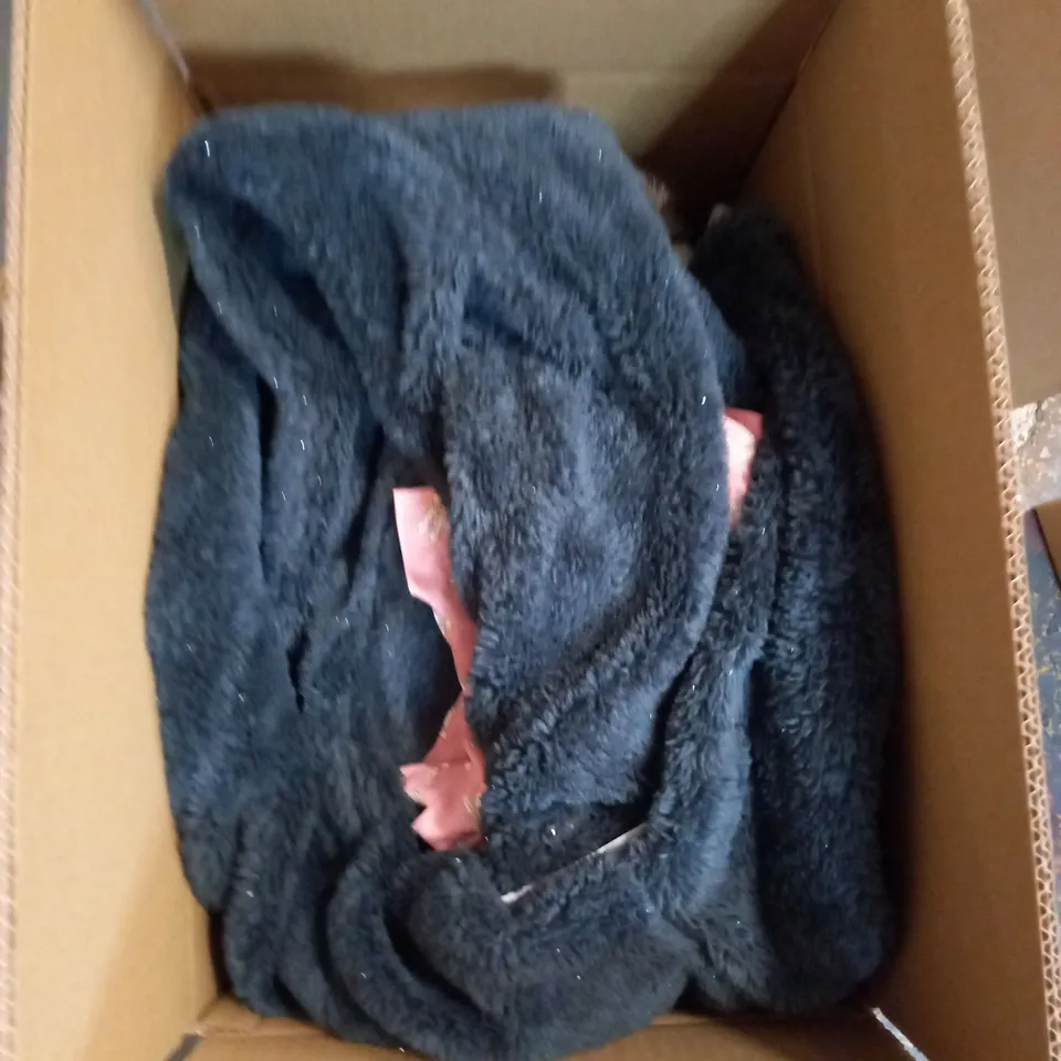 MEDIUM  BOX OF ASSORTED KIDS CLOTHING ITEMS TO INCLUDE BAGS, BABY GROWS AND DRESSES