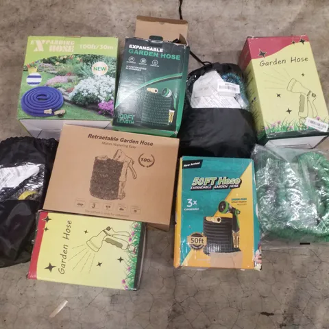 PALLET CONTAINING ASSORTED GARDEN HOSES