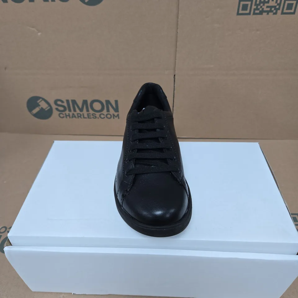 STRIVE DAKOTA LACE UP TRAINERS BLACK UK 3 BOXED