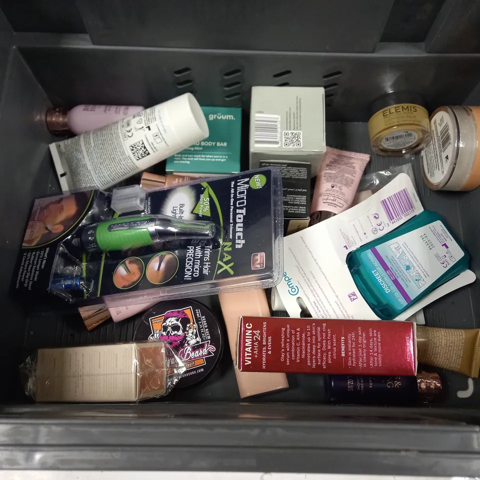 LOT OF APPROXIMATELY 20 COSMETICS ITEMS TO INCLUDE BIOFROST COLD THERAPY GEL, OLAY SERUMS VITAMIN C +AHA 24 HOUR, MICROTOUCH ALL IN ONE PERSONAL TRIMMER, ETC