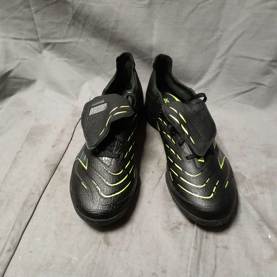 UNBOXED PAIR OF ADIDAS PREDATOR STRIKESCALE BOOTS IN BLACK/GREEN - UK 8