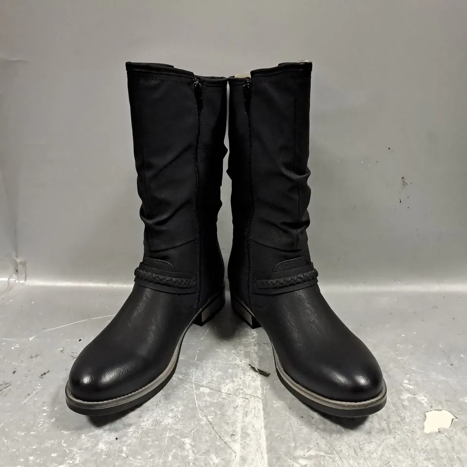 BOXED PAIR OF RIEKER ANKLE BOOTS IN BLACK UK SIZE 5