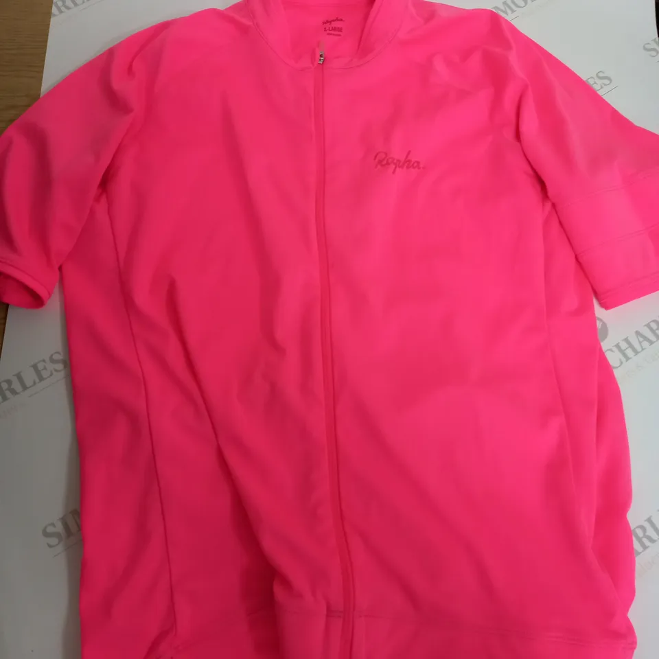 LARGE QUANTITY OF CLOTHING ITEMS TO INCLUDE , SWEATERS, JEANS, T-SHIRTS, ETC