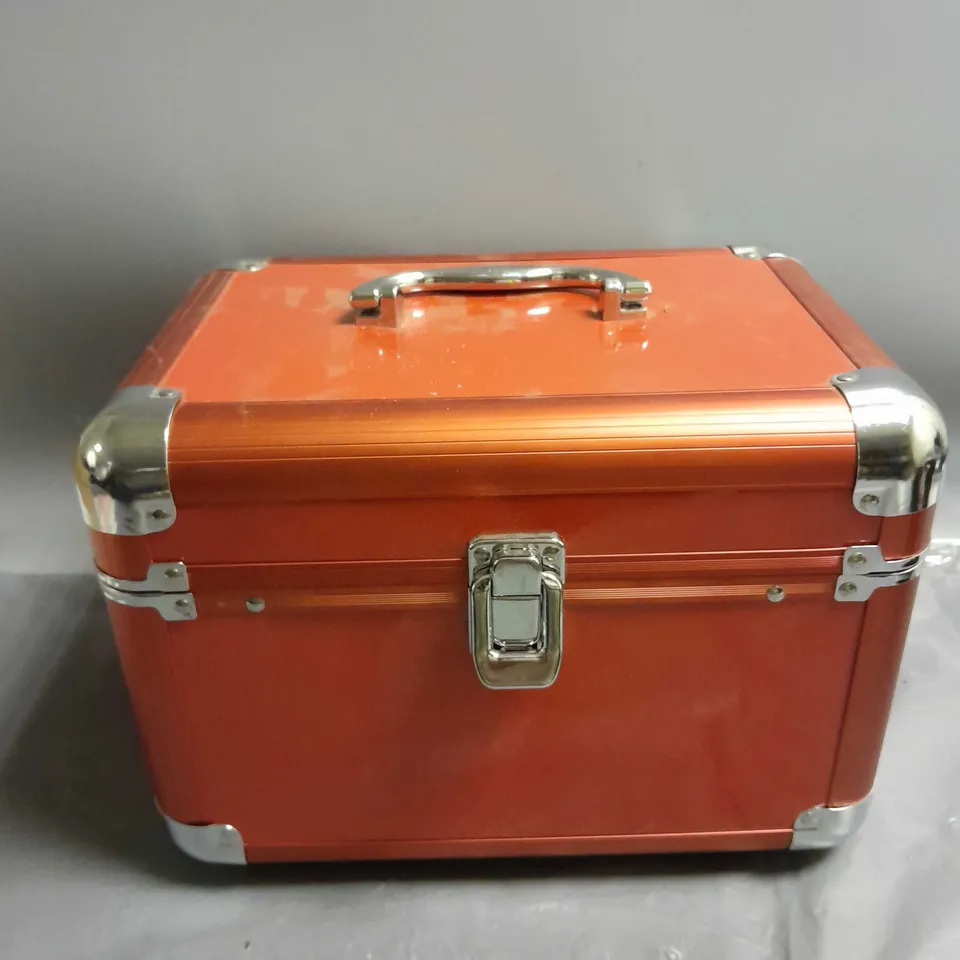 BOXED APPROX 20PCE SET MAKE-UP BOX IN RED
