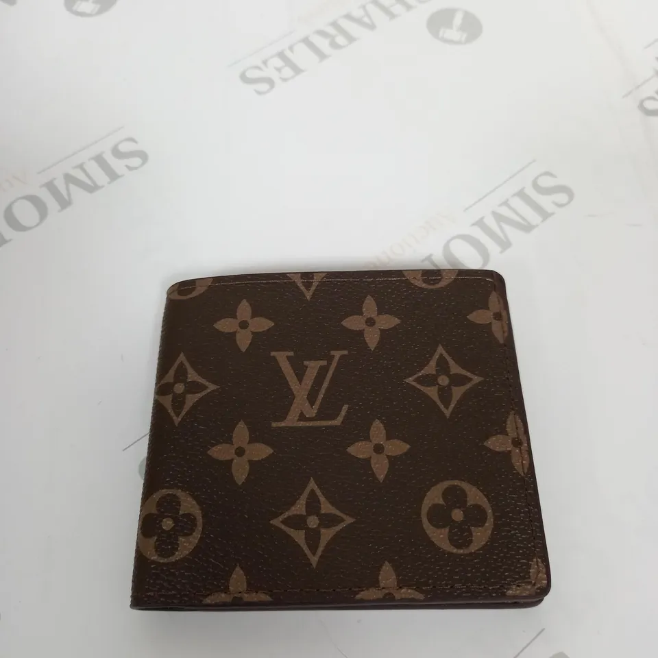 BOXED GUCCI WALLET AND LEATHER BELT