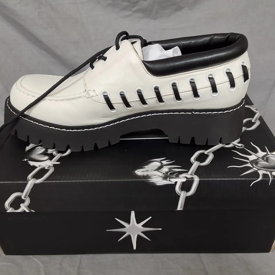 BOXED KOI TENAR MENS BOAT SHOES IN CREAM - UK 10