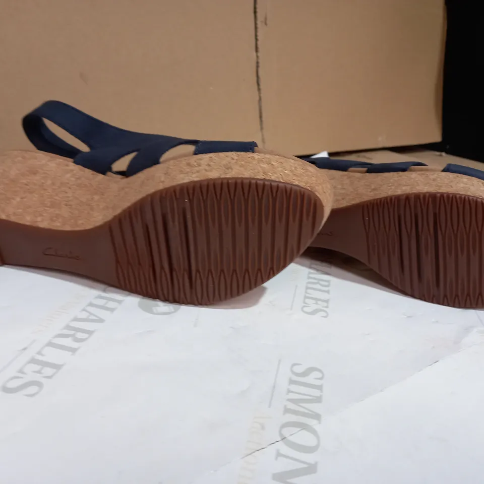 BOXED CLARKS ANNADEL BARI WEDGE SANDAL WIDE FIT BLUE STYLE SIZE 6
