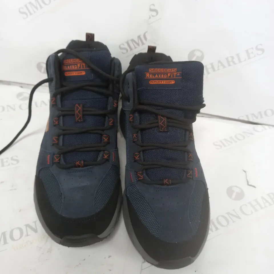 BOXED SKETCHERS MENS LACE BOOT NAVY SIZE 8 (MENS)