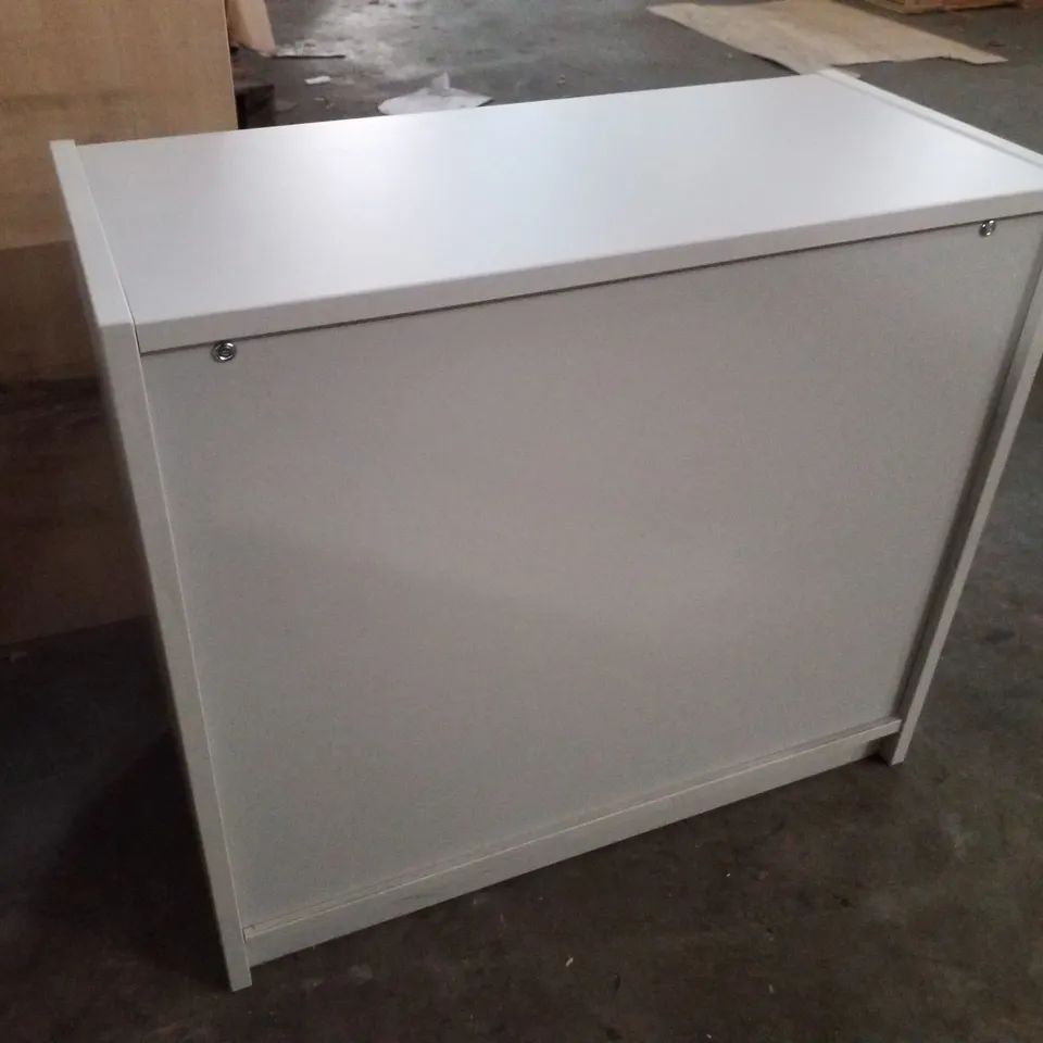 BOOKCASE WITH 2 ADJUSTABLE SHELVES 