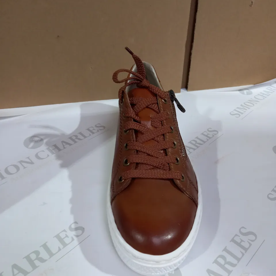 RIEKER BROWN TRAINER SIZE 5