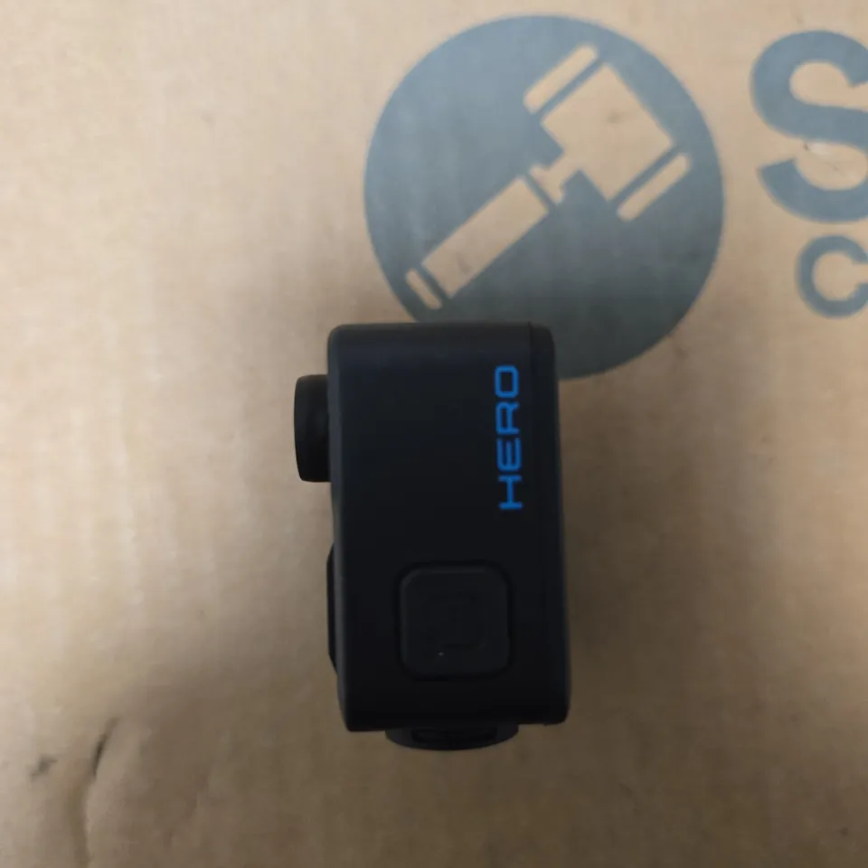 GOPRO HERO ACTION CAMERA – BLACK WITH MOUNTS & USB CABLE