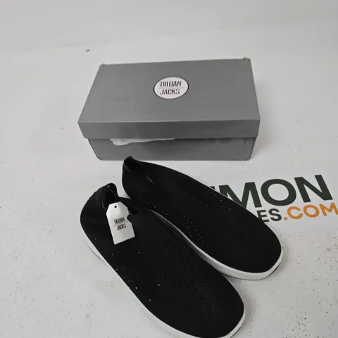 UK 6 URBAN JACKS BLACK SLIP-ON KNIT SNEAKERS