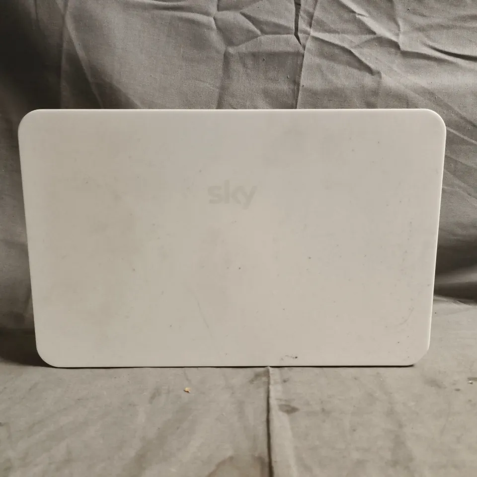 SKY SR213-02 UK WHITE ROUTER