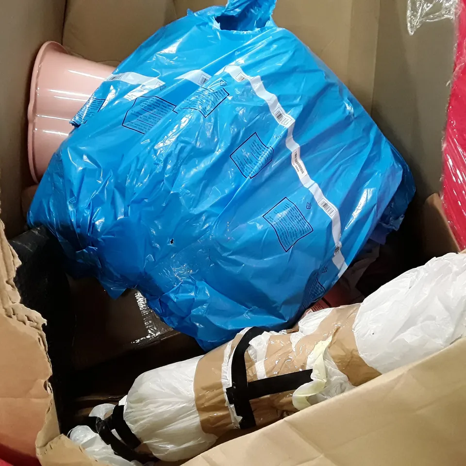 PALLET OF ASSORTED PRODUCTS INCLUDING SENSORY TENT, DOOR MAT, SCREEN PROTECTOR, LAP DESK