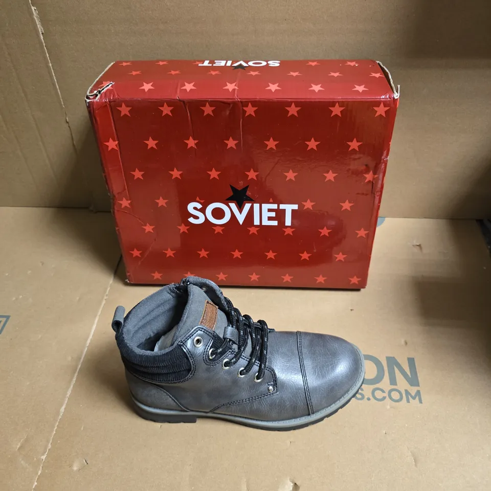 BOXED SOVIET BOOTS – GREY LEATHER OUTDOOR BOOT - UK SIZE 13 CHILDS