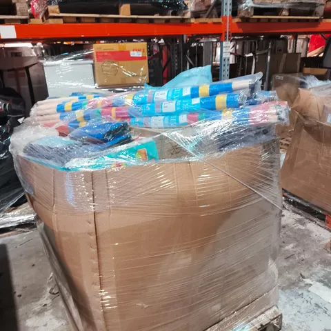 PALLET OF ASSORTED ITEMS INCLUDING DELUXE WIND BREAKERS , PICNIC BLANKETS AND CHILDRENS SAND PIT 