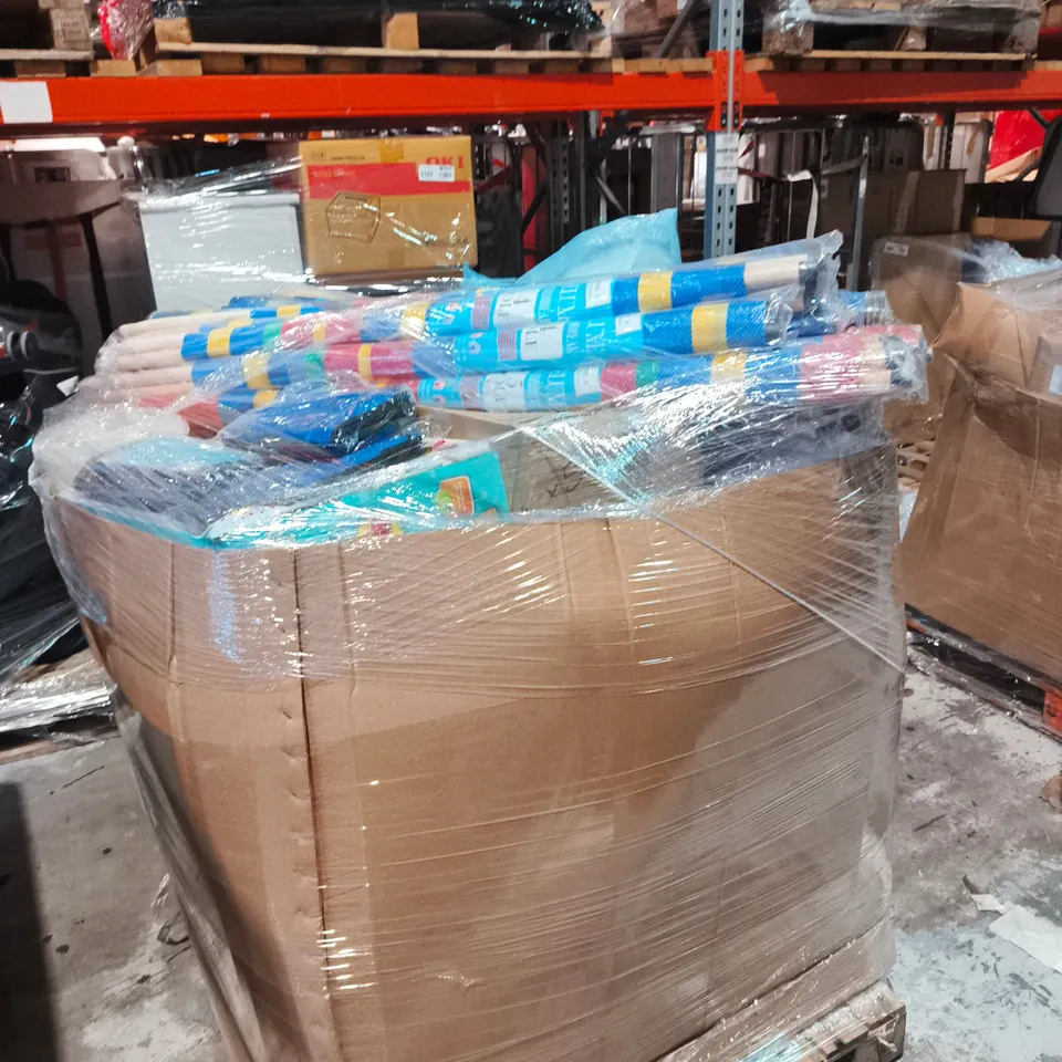PALLET OF ASSORTED ITEMS INCLUDING DELUXE WIND BREAKERS , PICNIC BLANKETS AND CHILDRENS SAND PIT 