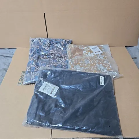 BOX OF APPROXIMATELY 30 X ASSORTED TAMSY CLOTHING TO INCLUDE BLUE CORDUROY TROUSERS ETC