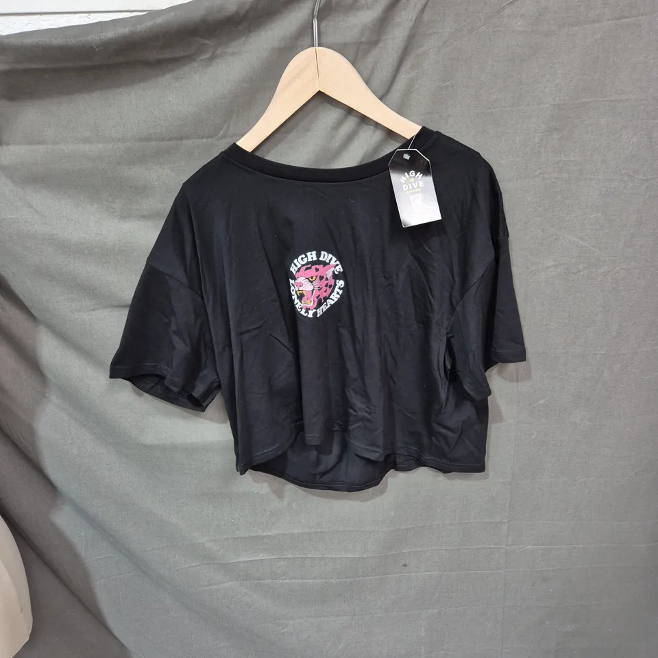 HIGH DIVE APPAREL CROPPED T‑SHIRT – UK XL, BLACK WITH PINK TIGER GRAPHIC