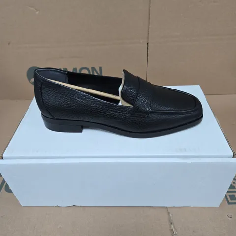 VIONIC BLACK LEATHER LOAFERS – MEN’S SHOES SIZE 6 