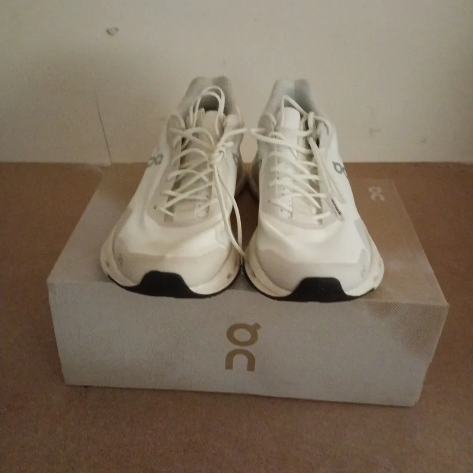 BOXED PAIR OF ON CLOUDNOVA FORM IN WHITE - UK 5