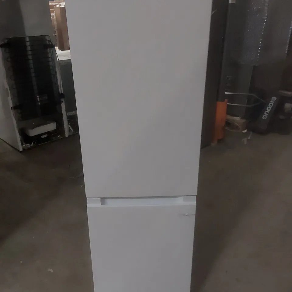 LOGIK LFC50W23 60/40 FRIDGE FREEZER - WHITE