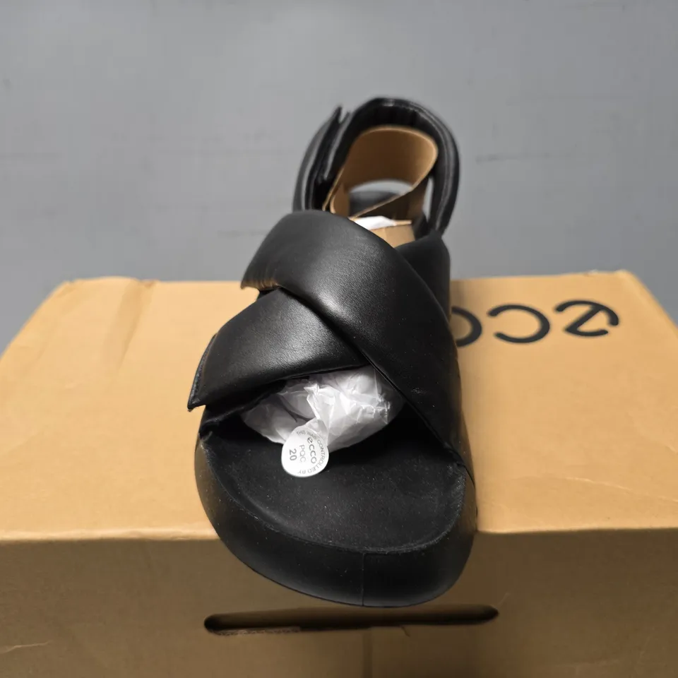 BOXED ECCO COZMO PF 2 STRAP - UK 5 - 5.5