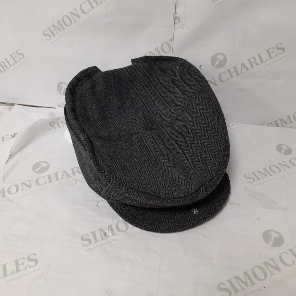 COUNTRY TWEED MEN'S WASHBAG IN GREY WITH PLAID INTERIOR