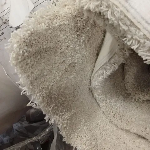 ROLL OF QUALITY SATINO CASANOVA OLD LACE CARPET // SIZE: APPROX 5 x 4.3m