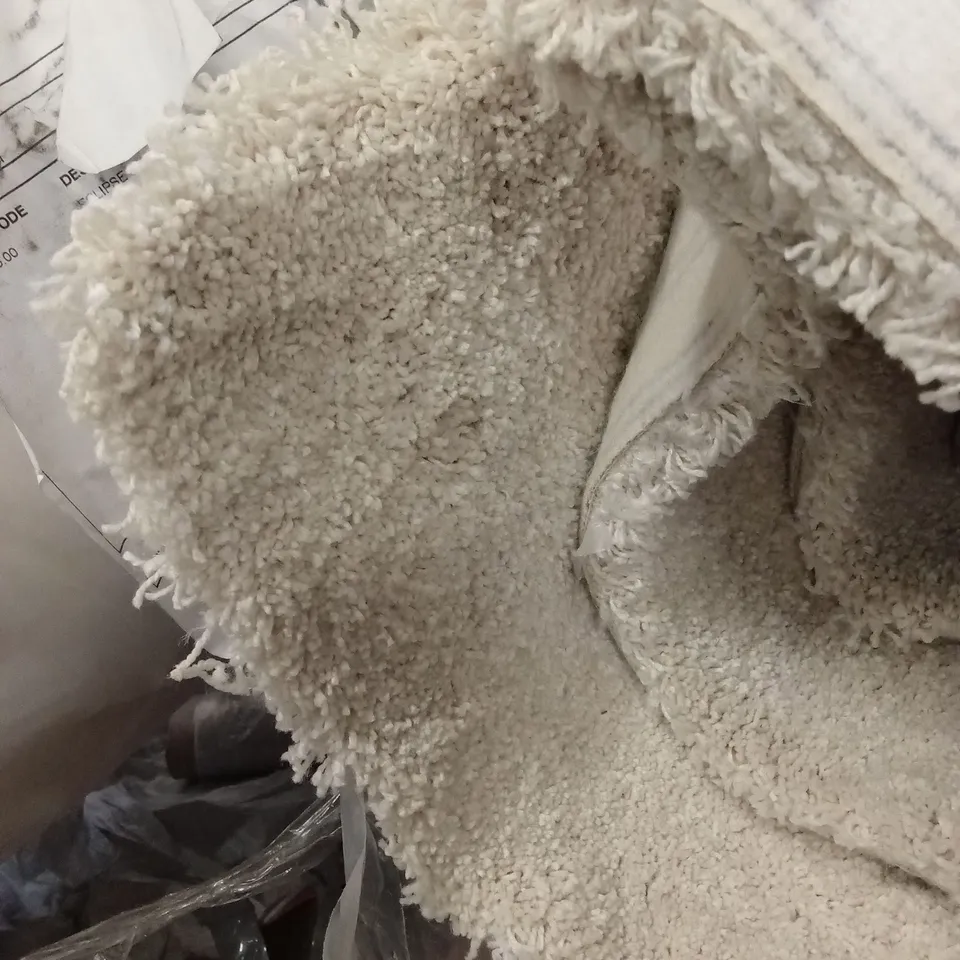ROLL OF QUALITY SATINO CASANOVA OLD LACE CARPET // SIZE: APPROX 5 x 4.3m
