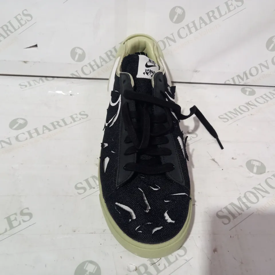 PAIR OF NIKE TRAINERS IN BLACK/GREEN UK SIZE 8.5