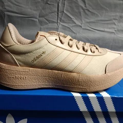 BOXED PAIR OF ADIDAS CITY RUNNERS - UK SIZE 8